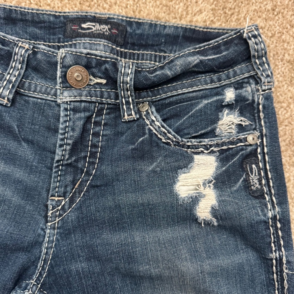 Silver Jeans Co Suki Capri W29 L22.5 Distressed Dark Wash Denim Mid Rise Blue
